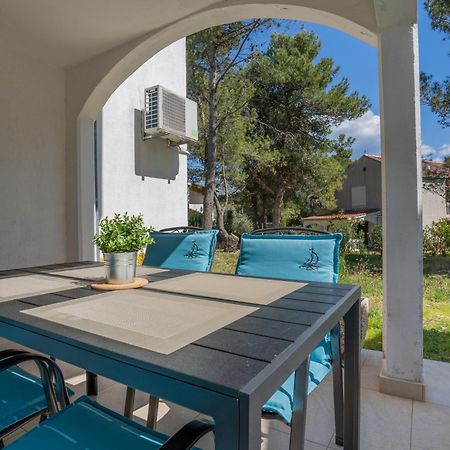 Apartments Lopari Нерезине Екстер'єр фото