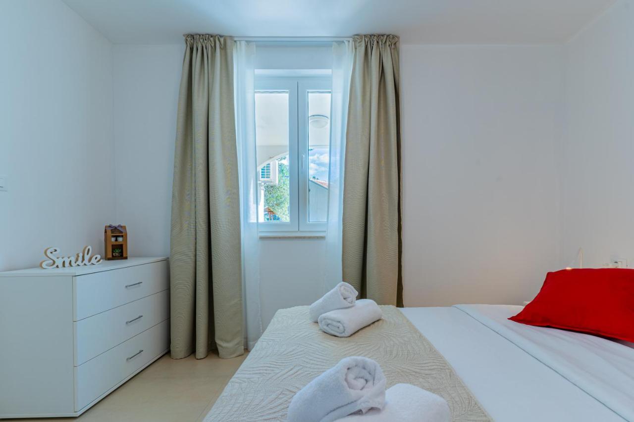 Apartments Lopari Нерезине Екстер'єр фото