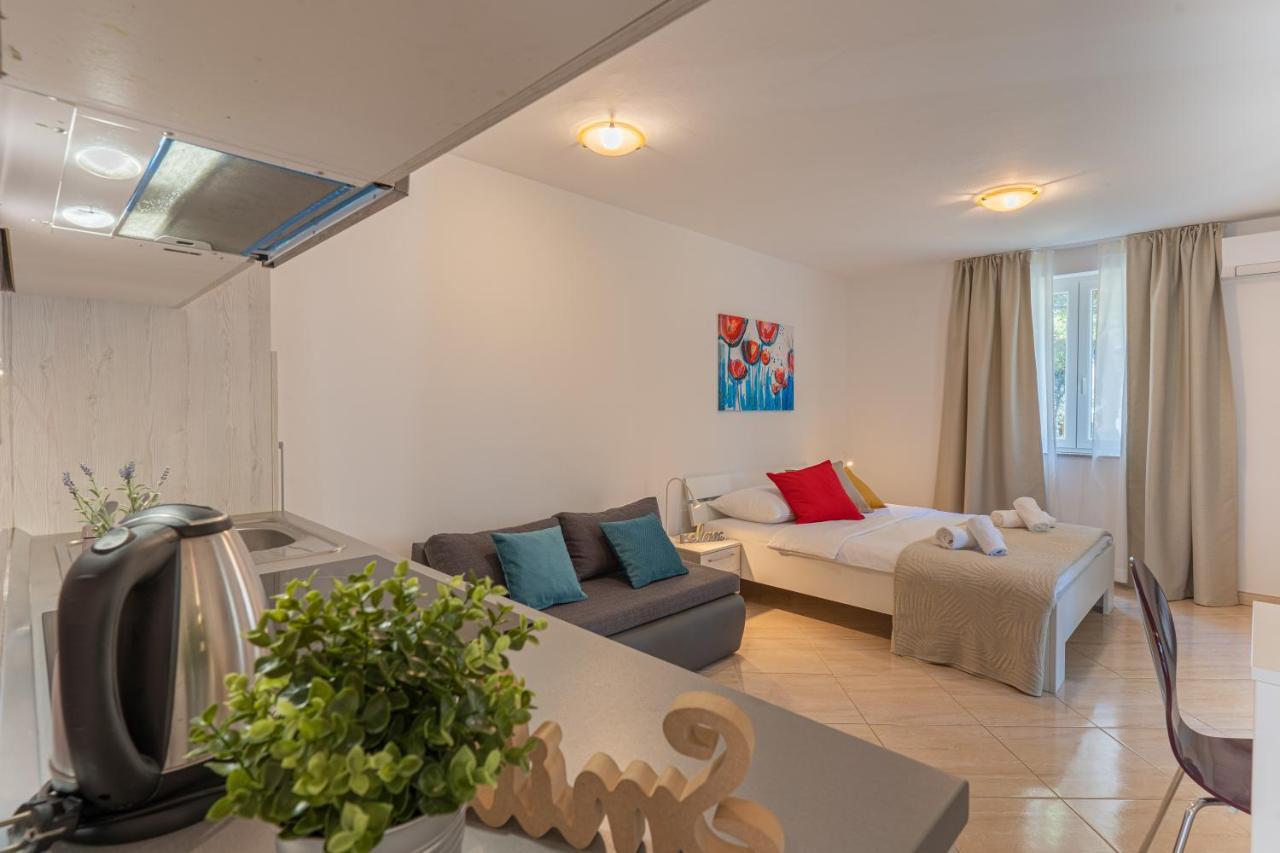 Apartments Lopari Нерезине Екстер'єр фото