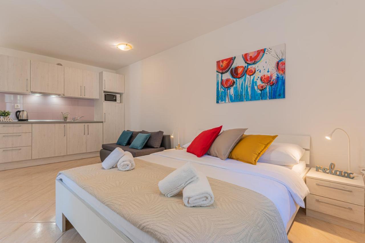 Apartments Lopari Нерезине Екстер'єр фото
