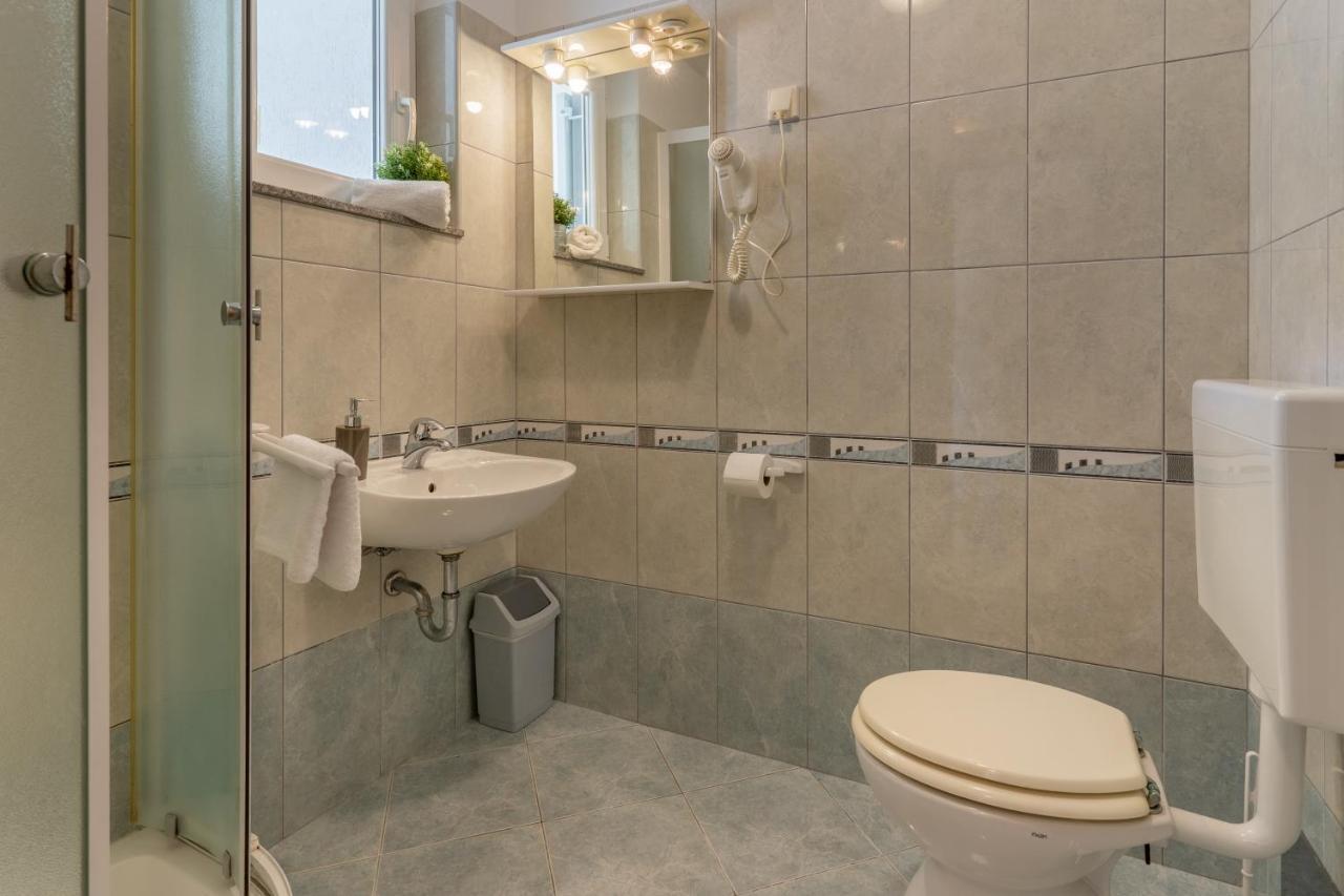 Apartments Lopari Нерезине Екстер'єр фото